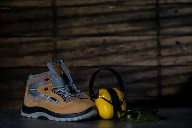 تصویر 3 از کفش ایمنی خارجی شیراز مخصوص فعالیت‌ های صنعتی